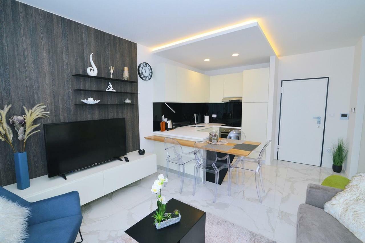 אופטיה Apartments In Villa Ziza, Rooftop Swimming Pool מראה חיצוני תמונה