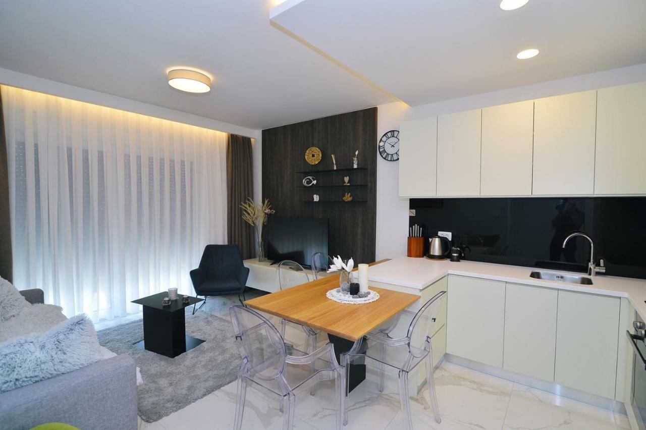 אופטיה Apartments In Villa Ziza, Rooftop Swimming Pool מראה חיצוני תמונה